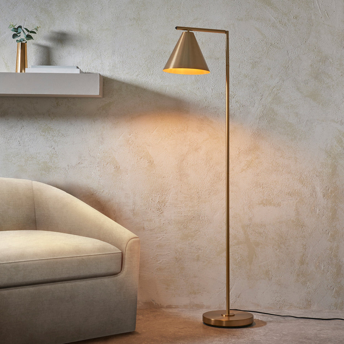 Creating a Cozy Living Space with Thoughtful Décor
